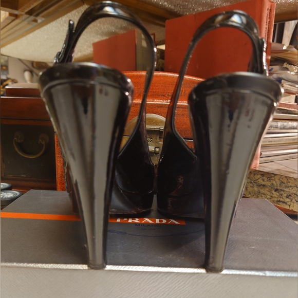 Mismatch! EUC Black Patent PRADA Slingback Embroidered Pumps 39 / 40 Adjustable - Picture 8 of 13